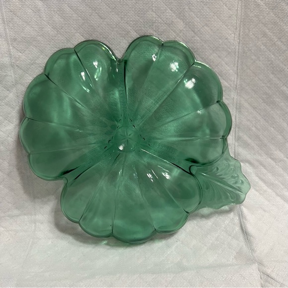 Vtg Green Glass Dish Three Leaf Clover Candy Nut Trinket Tray Carnival Glass MCM - Picture 7 of 13